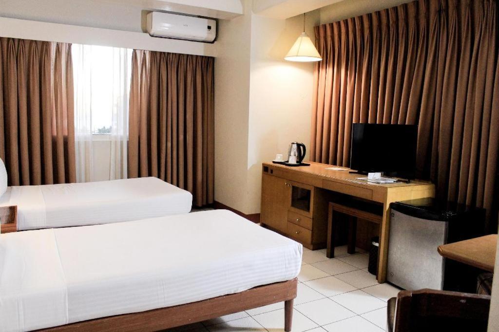 Palm Hotel Manila Exterior photo